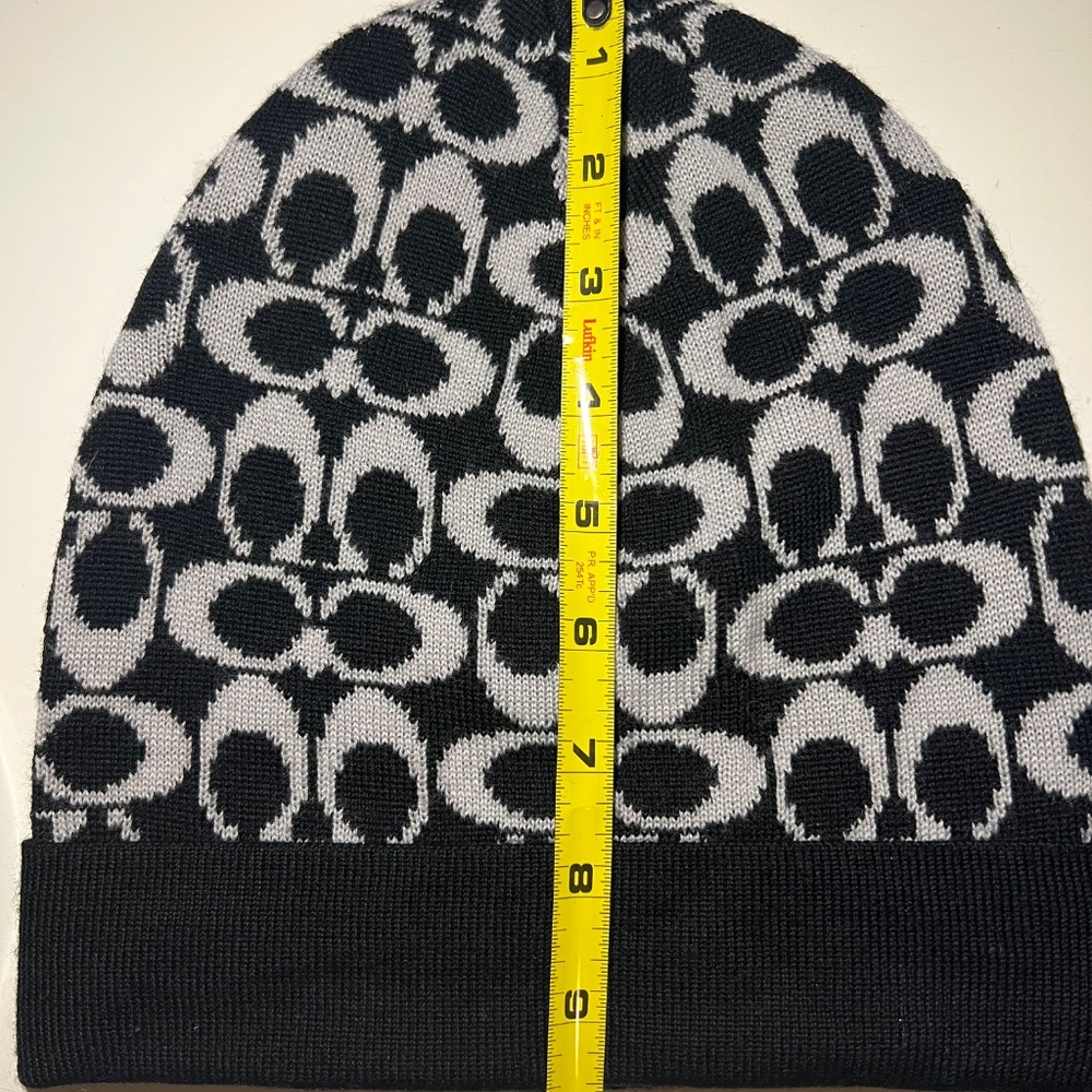 Black and White Patterned Beanie and Gloves Set - Picture 9 of 12